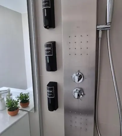 Excellent Location- Beach, Pool, Telework, 2 Bikes, Parking & Wifi Gratis At 