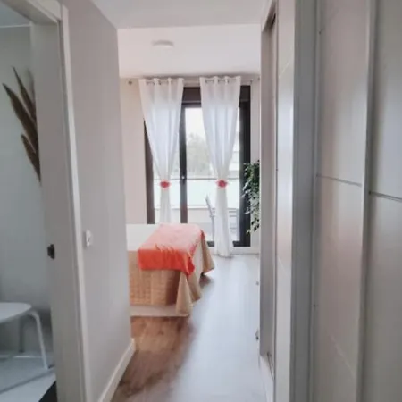 Excellent Location- Beach, Pool, Telework, 2 Bikes, Parking & Wifi Gratis At 