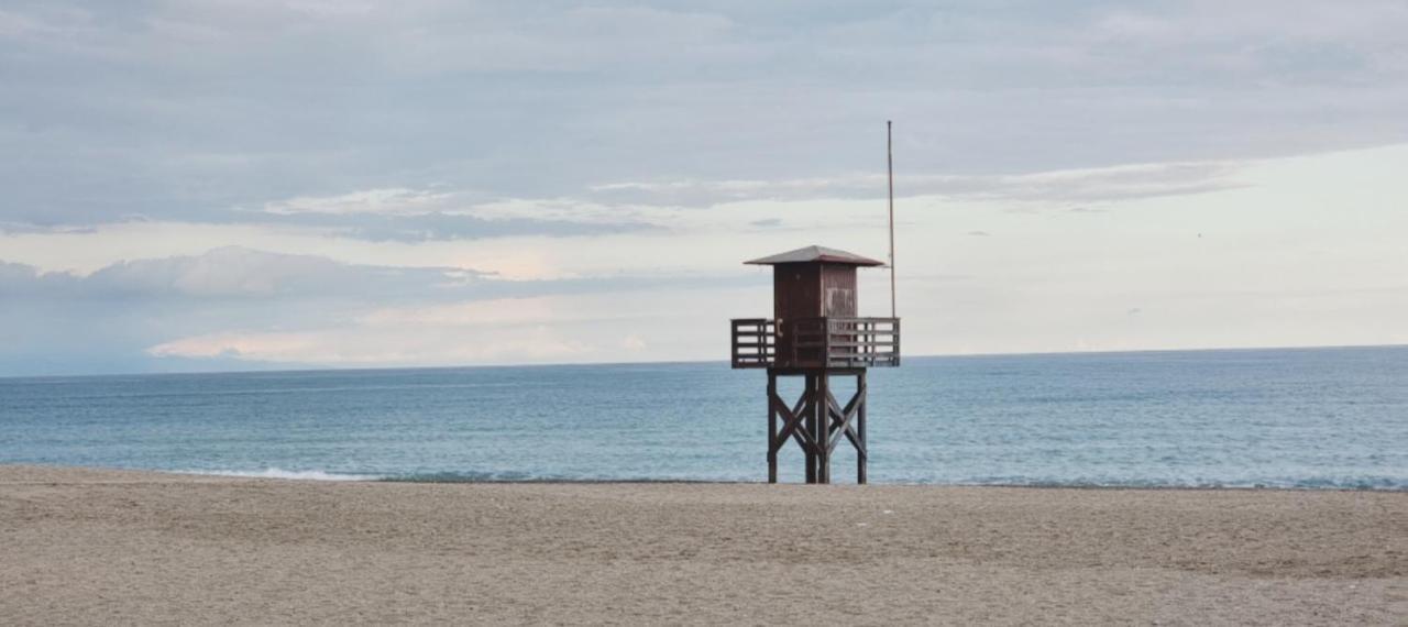 Apartamento Excellent Location- Beach, Pool, Telework, 2 Bikes, Parking & Wifi Gratis At 