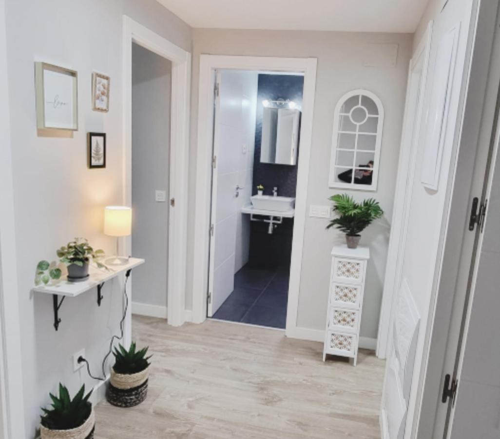Apartment Excellent Location- Beach, Pool, Telework, 2 Bikes, Parking & Wifi Gratis At 