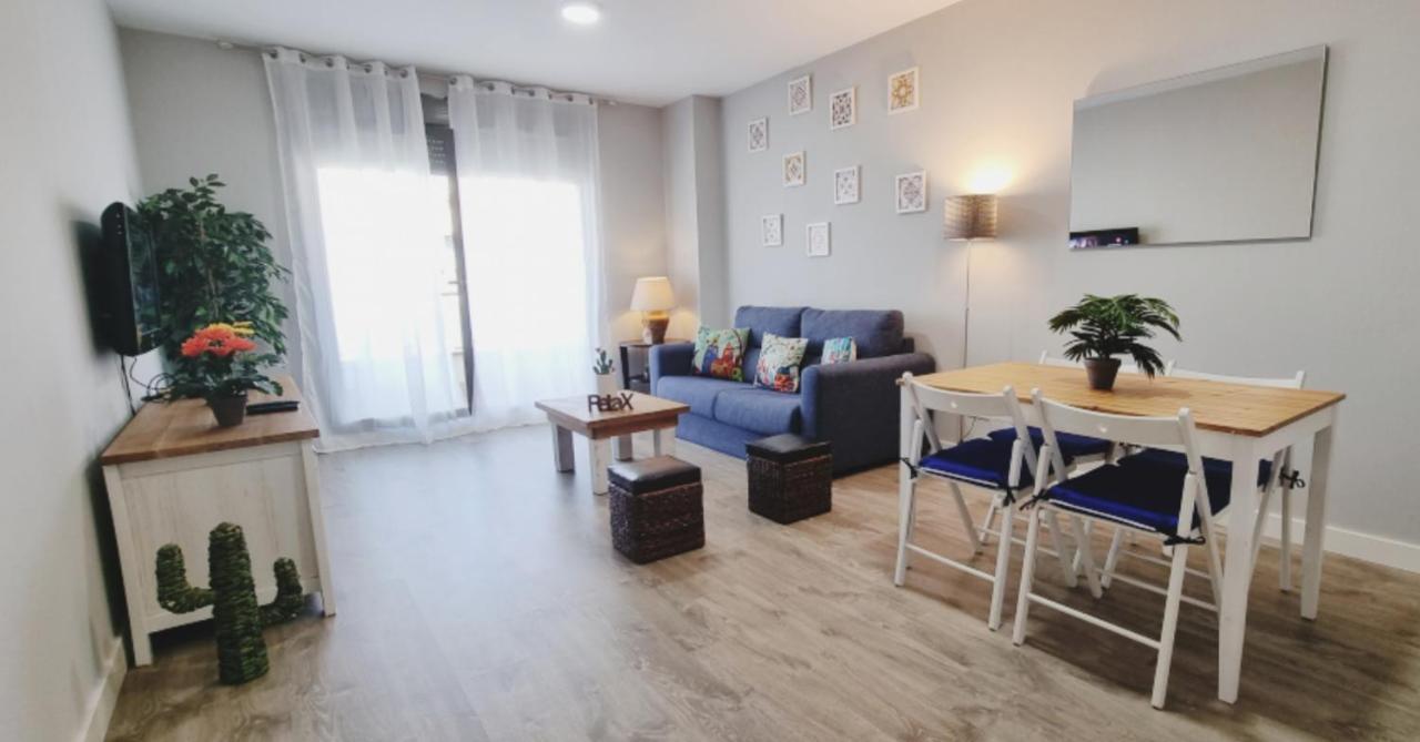 Apartment Excellent Location- Beach, Pool, Telework, 2 Bikes, Parking & Wifi Gratis At 