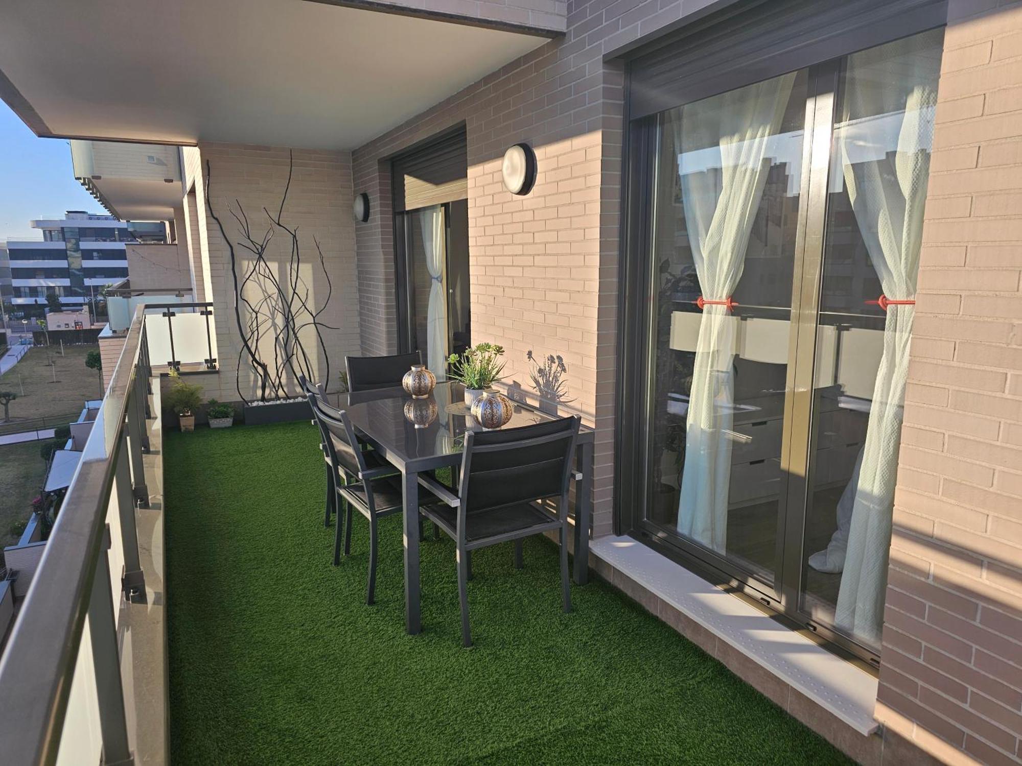 Excellent Location- Beach, Pool, Telework, 2 Bikes, Parking & Wifi Gratis At 