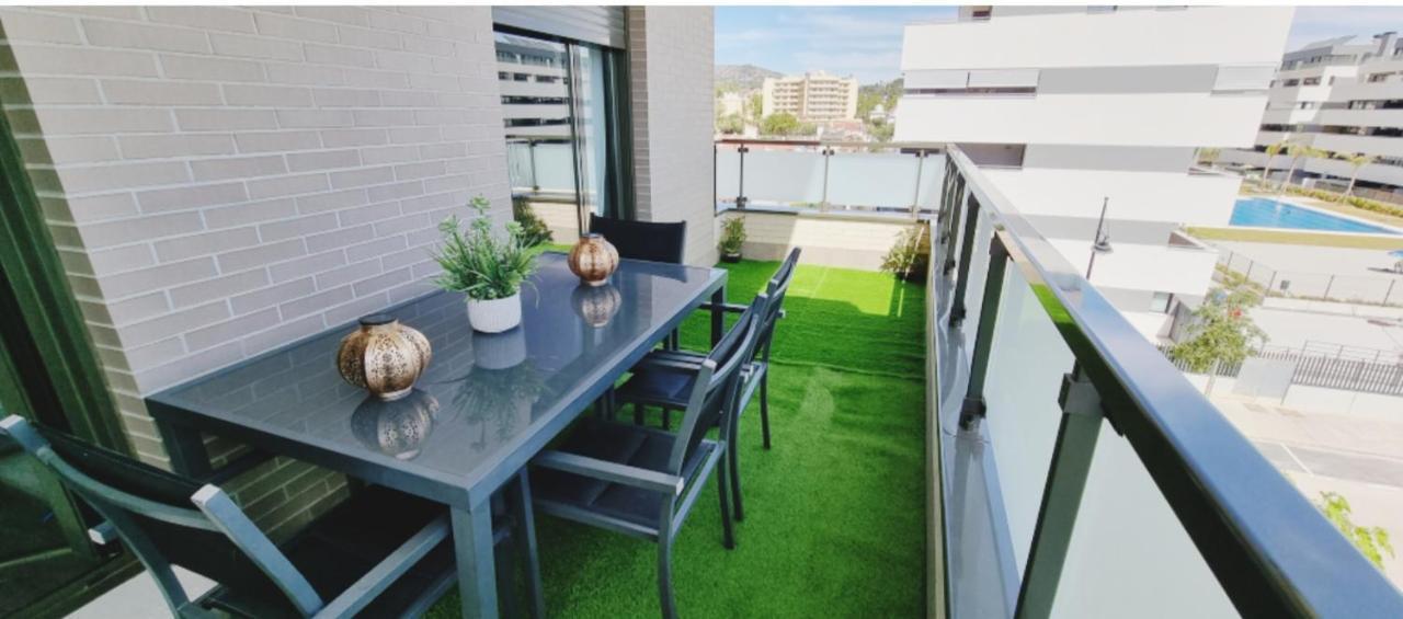 Excellent Location- Beach, Pool, Telework, 2 Bikes, Parking & Wifi Gratis At 